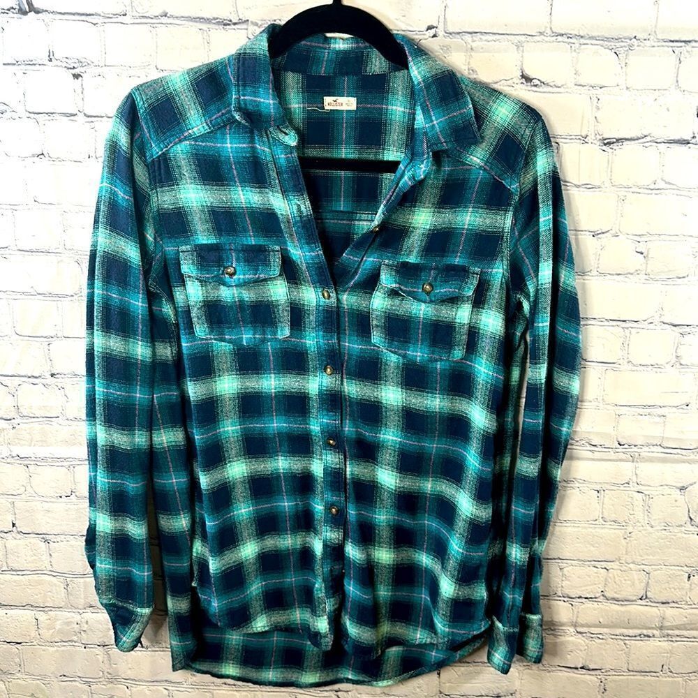 👕 Hollister Plaid Button-Down - Shades of Blue - Size XS - Very Soft